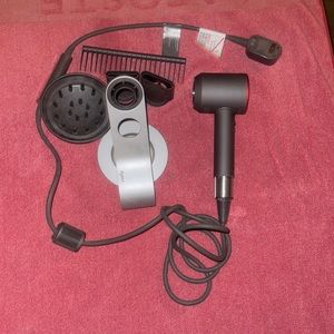Dyson hairdryer with accessories